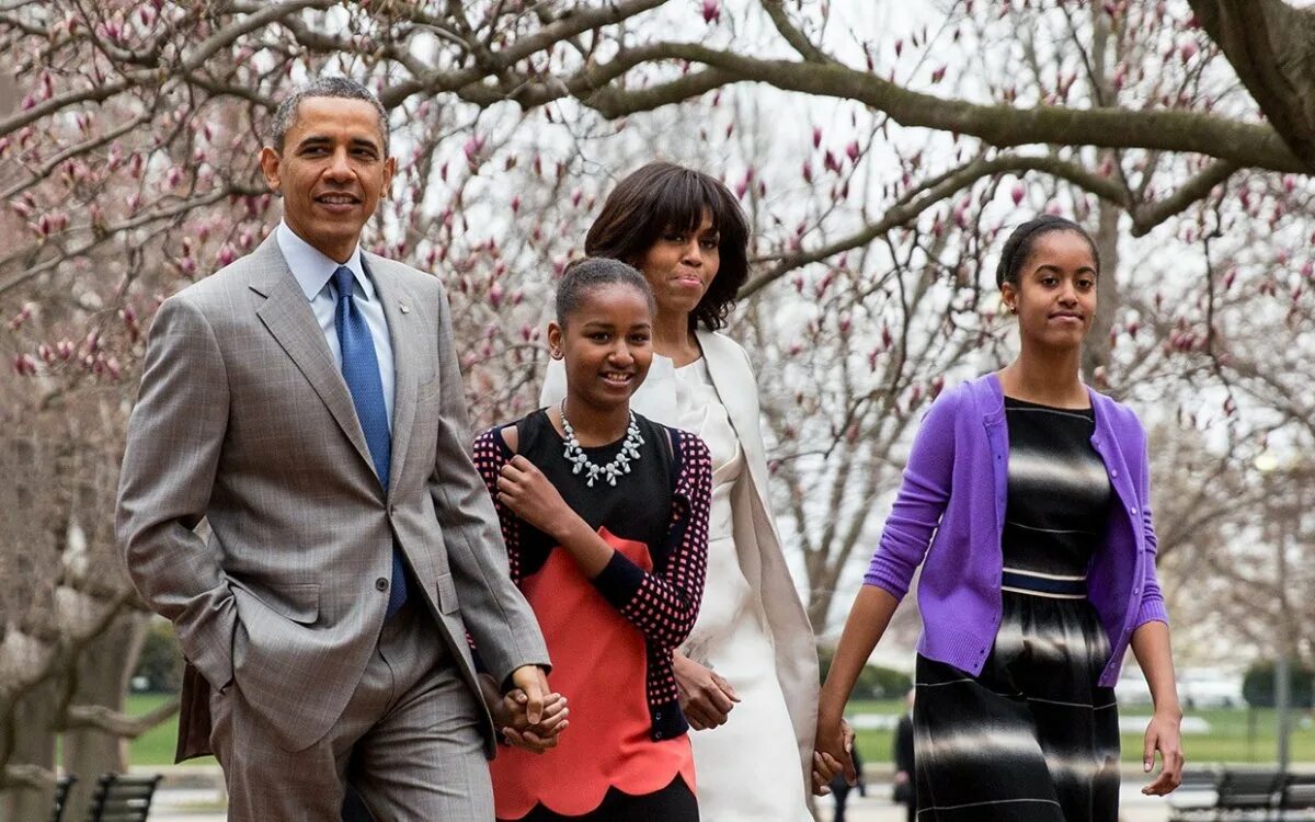 Barack obama daughters. Дети барака обамы. Мешель обама и дарак обана. Барак обама с семьей. Барак обама с семьей.