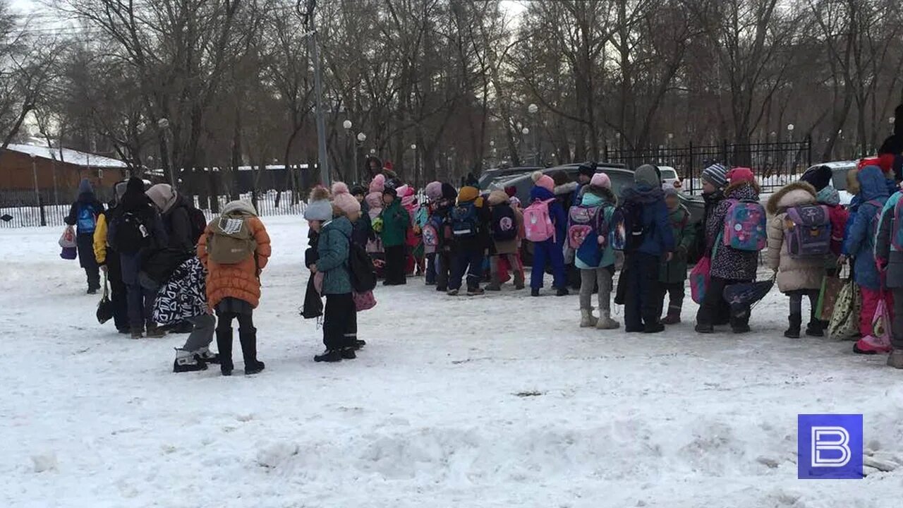 Эвакуация детей. Эвакуация из школы. Эвакуация в школе. Эвакуация детей из школы.