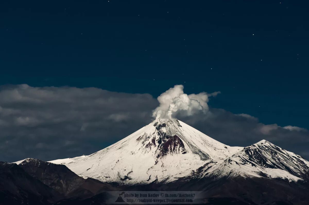 вулкан авача на камчатке. авачинский вулкан извержение.