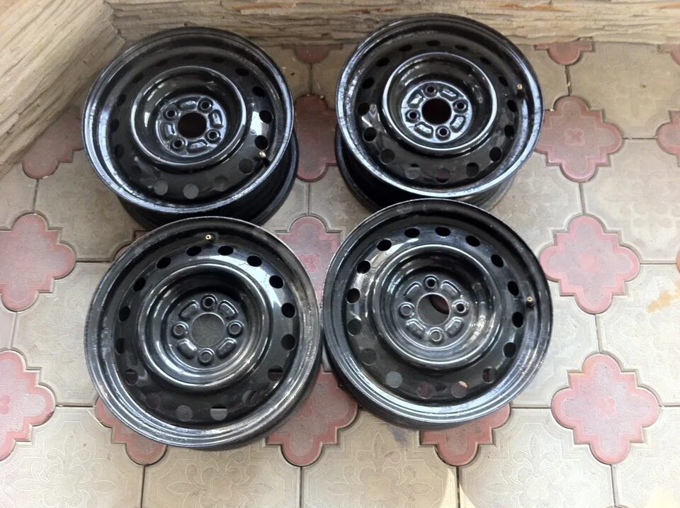 Штампы нексия р14. Штампы toyota r15 5x114. Штампы опель 4х100. Штампованные диски 4 100. Штамповки р15 4 108.