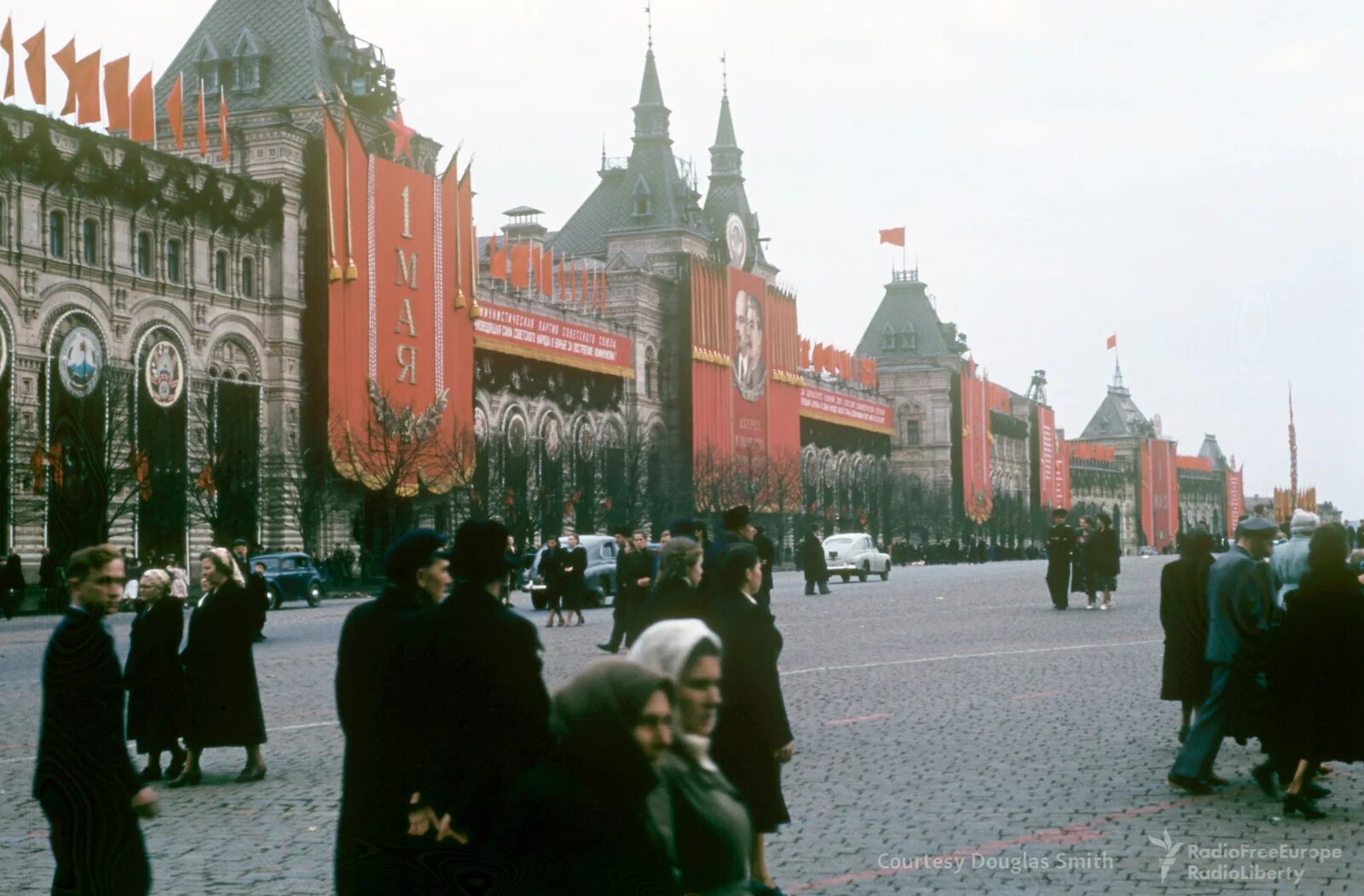 Москва 40 е. Красная площадь 50е. Москва 50 годов ГУМ красная площадь. СССР Москва 50х. Москва СССР 1950 красная площадь.