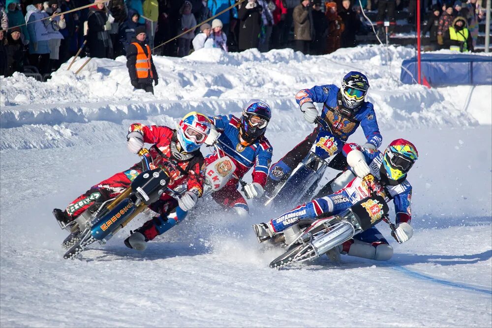 Мотогонки на льду вятские поляны. Мотогонки на льду фото. Мотогонки в вятских полянах. Мотогонки на льду вятские поляны. Поляны мотогонки.