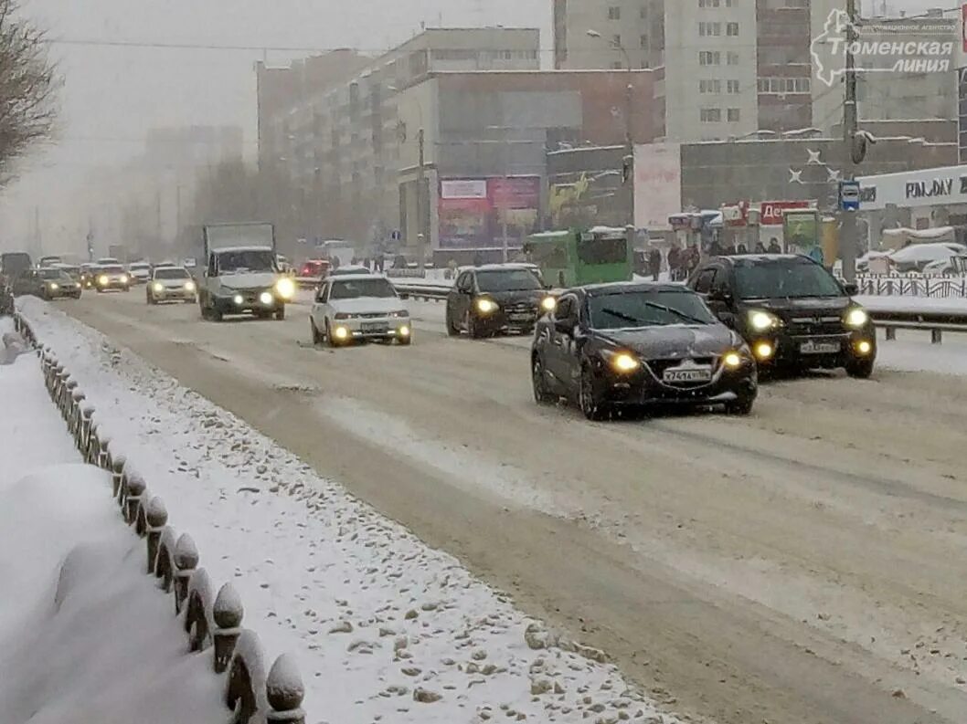 Около пятнадцати. В Тюмени выпал снег. Новости Тюмени на сегодня погода. Тюмень регион Тюмень 6 февраля 2024 выпал снег. Тюмень погода сегодня фото сейчас последние фото.