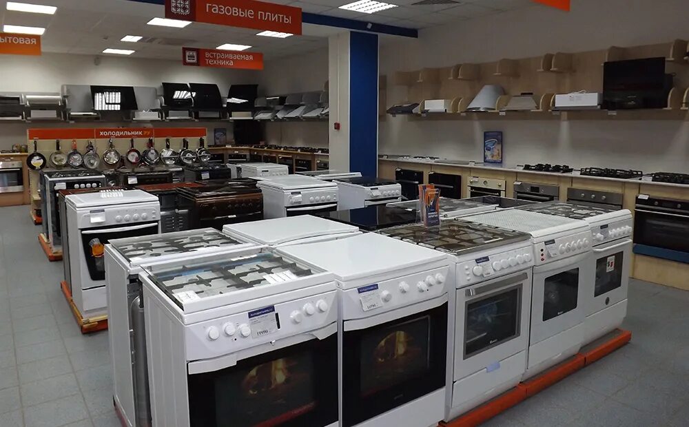 Магазин бытовой техники холодильник. Газовые плиты в магазине днс. Household appliances store. Gorenje k5121wh. Газовая плита делюкс 606040.