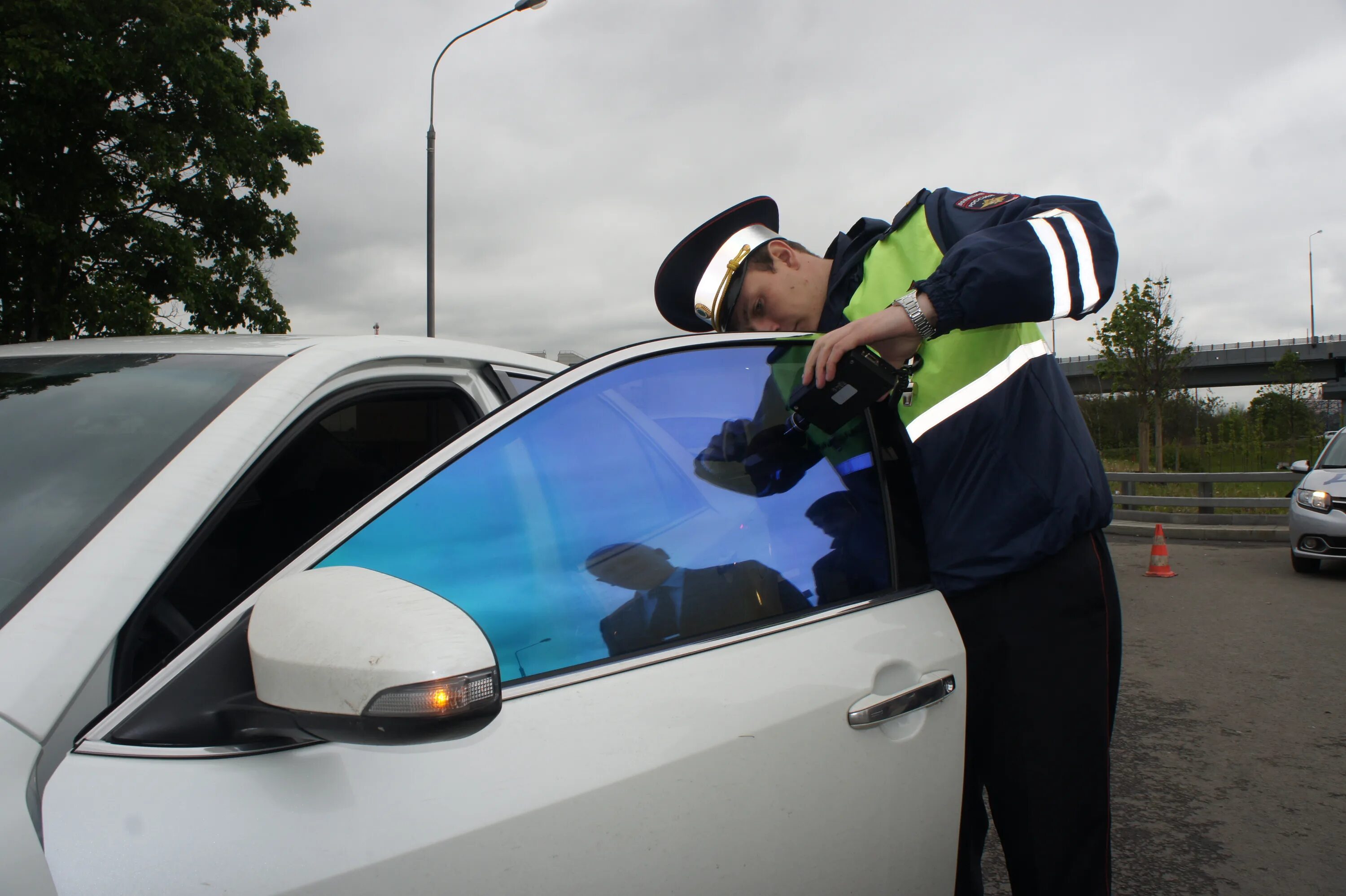 Дпс и тонировка. Штраф за тонировку машины. Дпс и тонировка. Инспектор тонировка. Александр аржанухин ставрополь гибдд.