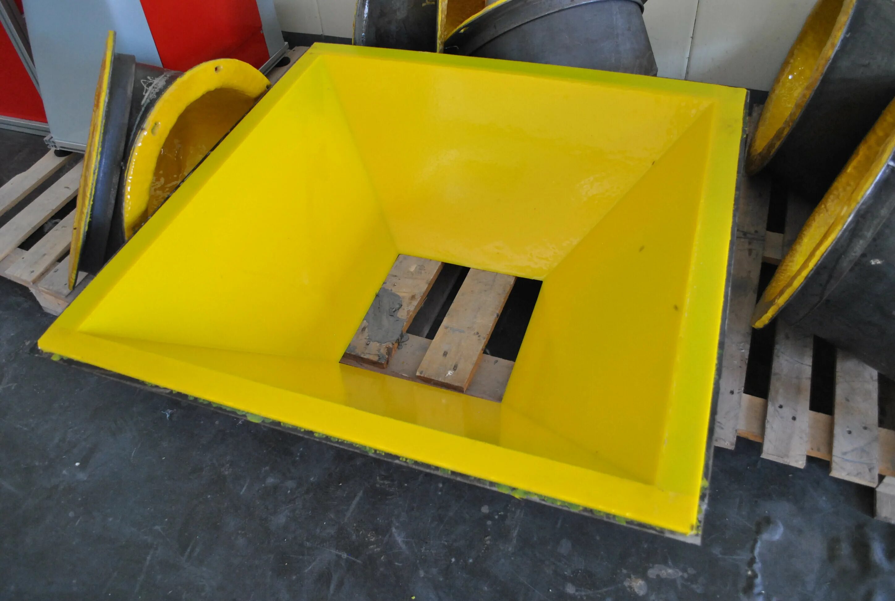 Футеровка известерегенерационной печи. Футировка. 0627-001. Футеровка плавильной печи. Футеровка кузова 80*212*1520.