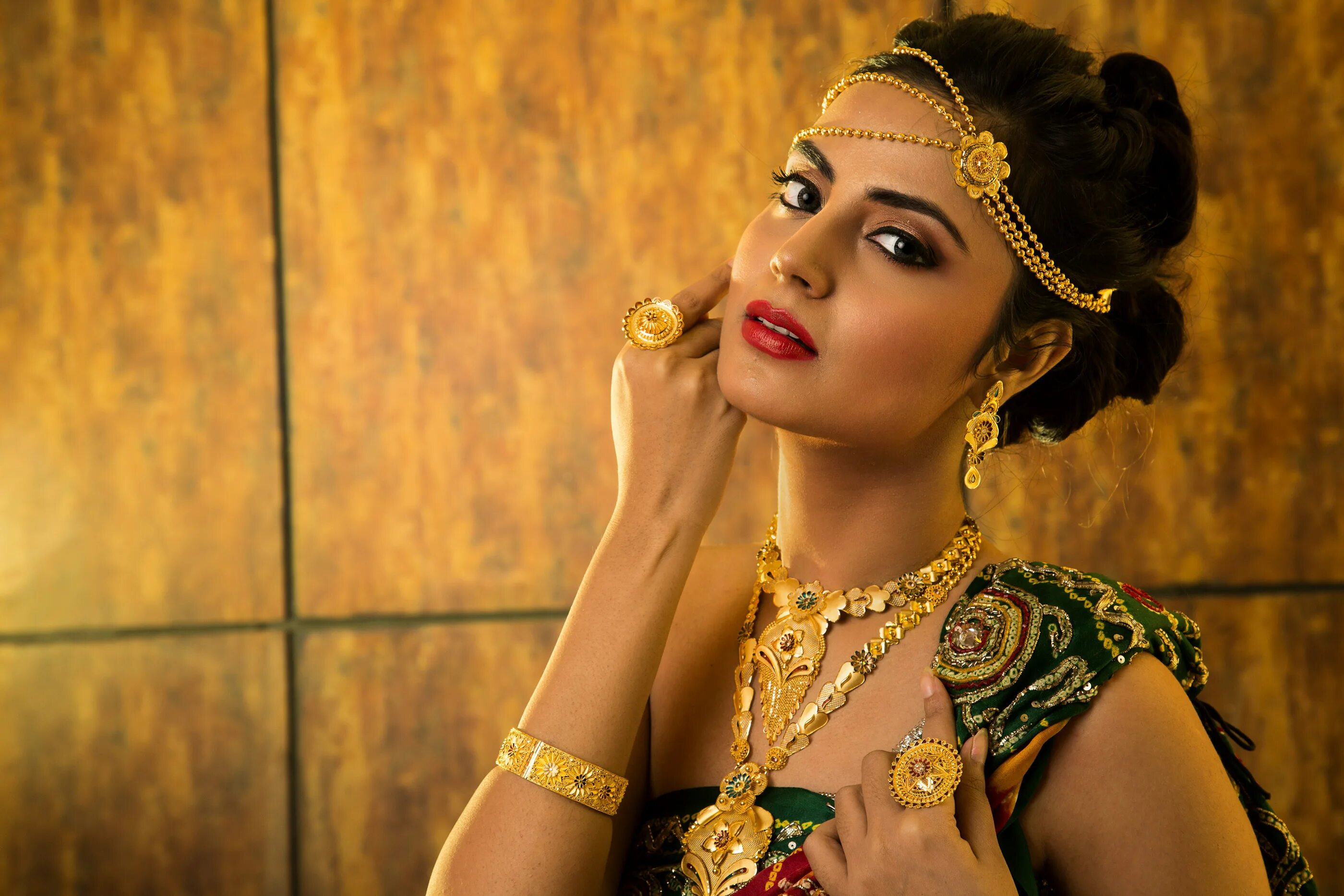 Jewellers. Plain Gold Jewellery model Photography. Jewelry model poster. Gold model