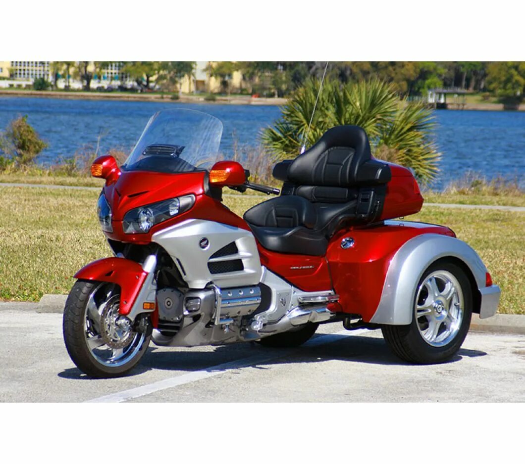 Мотоциклы голд винг купить. Honda Gold Wing трайк. Honda Gold Wing 1800 Trike. Хонда Голд Винг 2021 трайк. Хонда Голд Винг трёхколёсный.