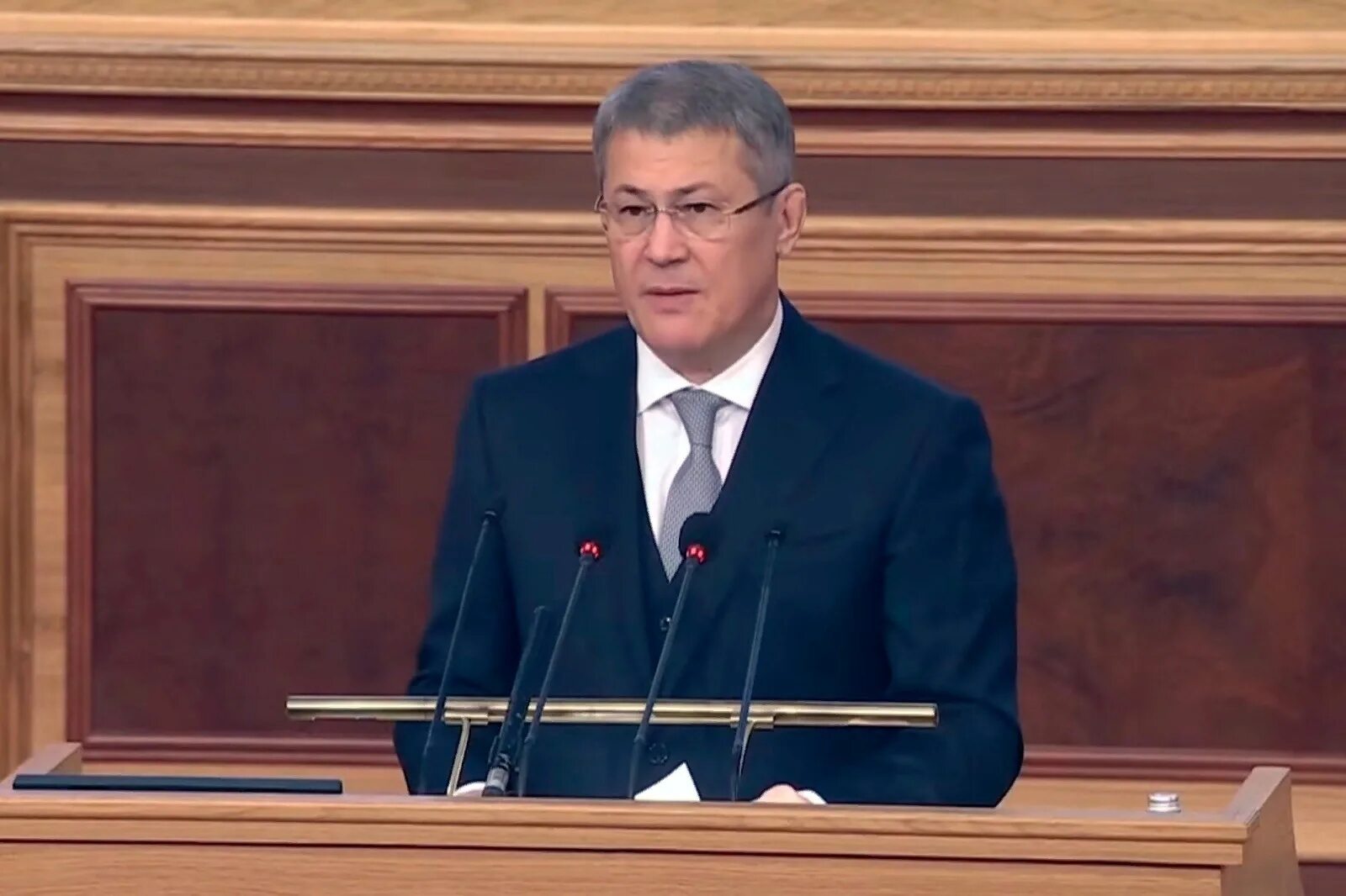 Где живёт хабиров радий. Правительственная весна это. Хабиров. Глава республики башкортостан радий хабиров портрет. Хабиров фото 2021.