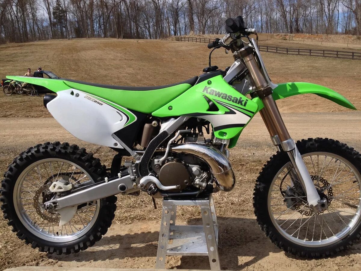 Питбайк 250. Кавасаки 4т кросс. Kawasaki 250 кросс 2 тактный. Кавасаки кросс 200. Кавасаки 250 кубов 2 такта.