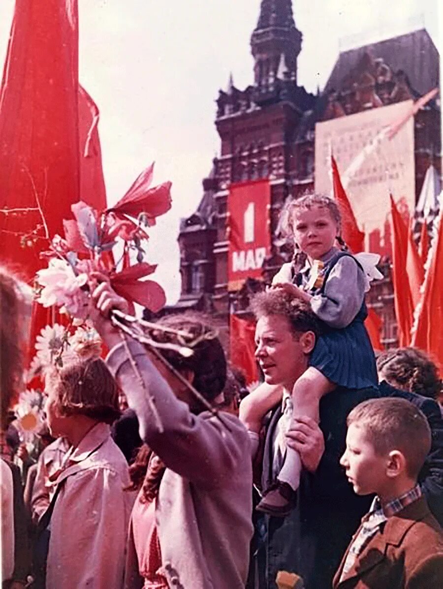 Советские праздники. Первомай демонстрация СССР. Первомайская демонстрация на красной площади. Первомай на красной площади СССР. Демонстрация 1 мая в СССР.
