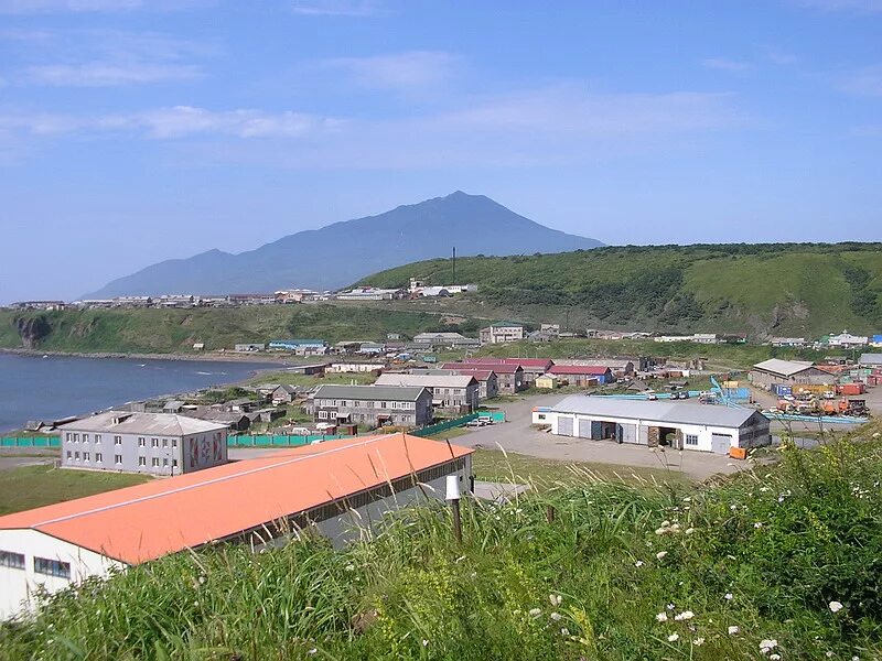 Кунашир южно курильск порт. Японцы на курильских островах. Работа на курильских островах. Малокурильское на острове шикотан. Остров итуруп завод гидрострой.