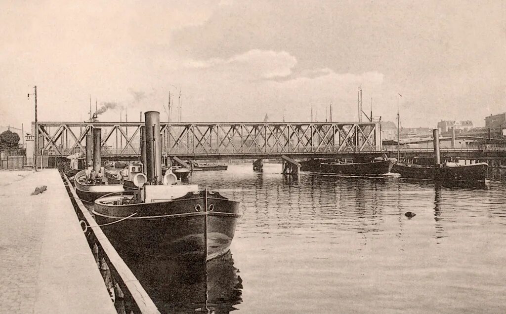 Мост через реку преголь. Железнодорожный мост в кенигсберге. кенигсберг 1910. старый железнодорожный мост калининград. мост через реку преголь в калининграде.