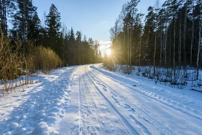 Дорогу в глубоком снегу. Еще не покрытая снегом дорога. Дорога покрытая снегом фото. Самый глубокий снег дорога фото.