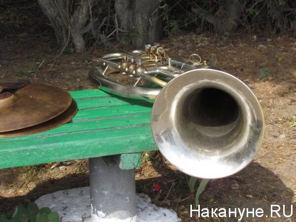 В городском саду флейты да. Песня в городском саду флейты да валторны. После дождичка небеса просторны. Духовой оркестр парк 1941. В городском саду флейты да.