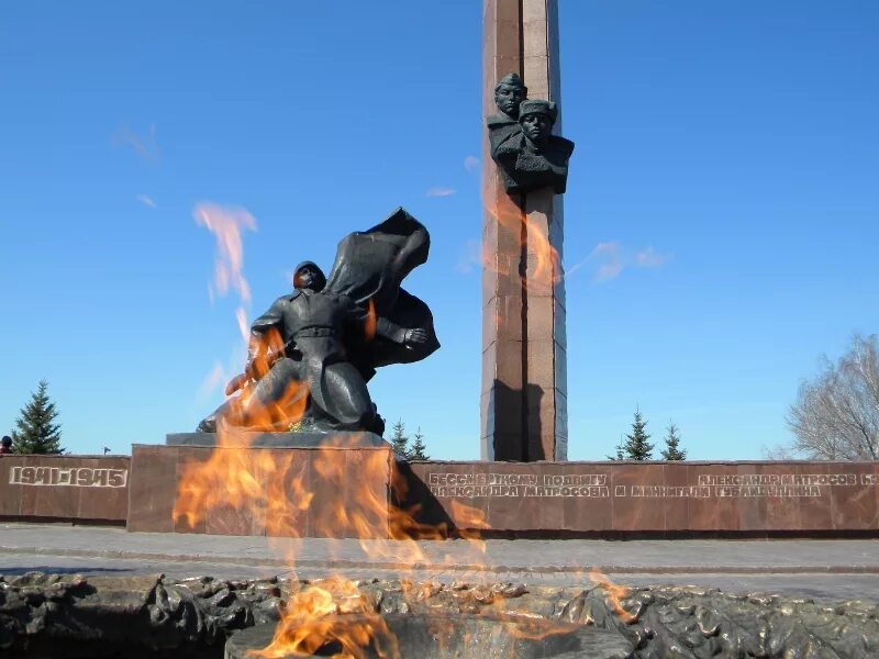 Площадь победы санкт-петербург мемориал. Мемориал блокады ленинграда в санкт-петербурге. Мемориальный комплекс парк победы уфа. Памятники войне город герой новороссийск. Памятники неизвестному солдату воинам вов в краснодаре.