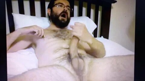 Dildo beruang berjembut. 
