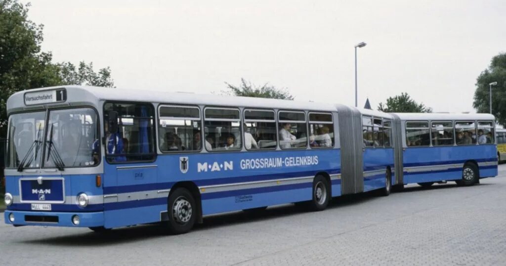 Сочлененный автобус. Икарус 620 сочлененный. daf supercitytrain 32.2 метра. man ssg 280 h. икарус 293.