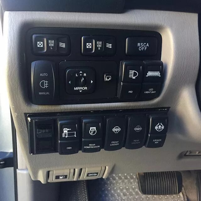 Кнопка тундра. Toyota fj cruiser панель кнопок. Как отключить парктроник в тойота версо. Кнопка регулировки рулевой колонки тундра. Блок кнопок тойота тундра 2008.