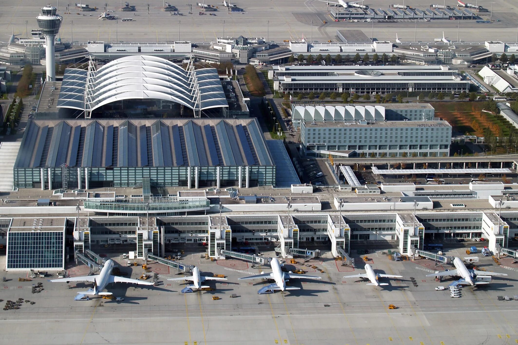 Der flughafen. Frankfurt am main аэропорт. Международный аэропорт франкфурт. Der flughafen. Аэропорт штутгарт.
