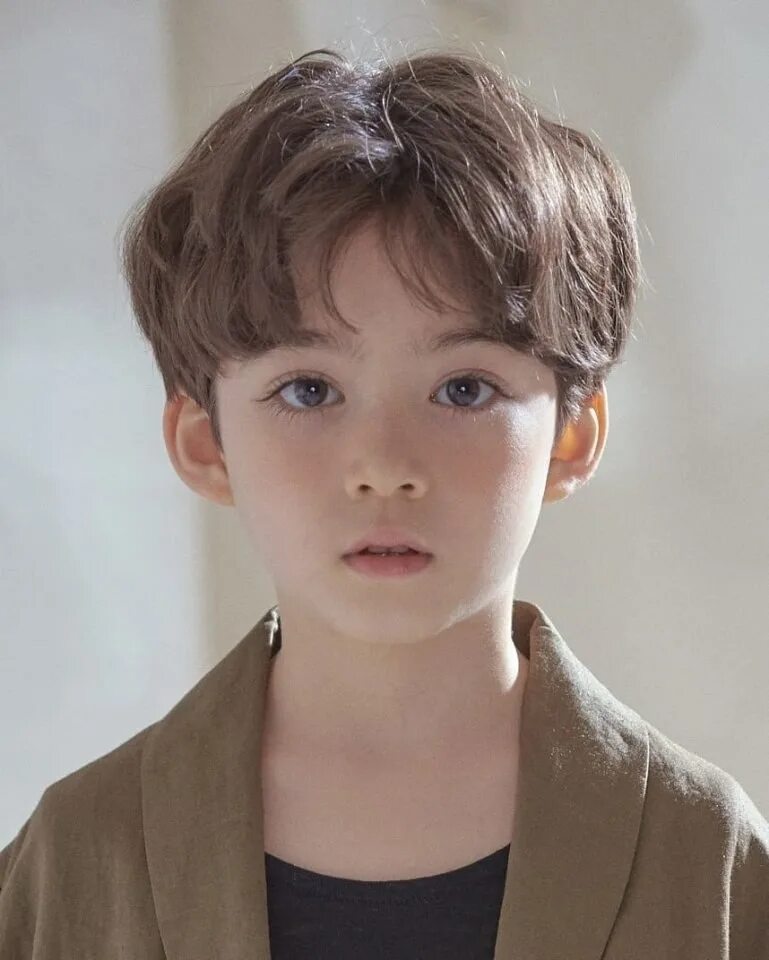 чо чжин гю мама русская папа кореец. русско корейские дети метисы. метис корейца и русской. корейские дети накрашенные. метисы корейцы и русские.