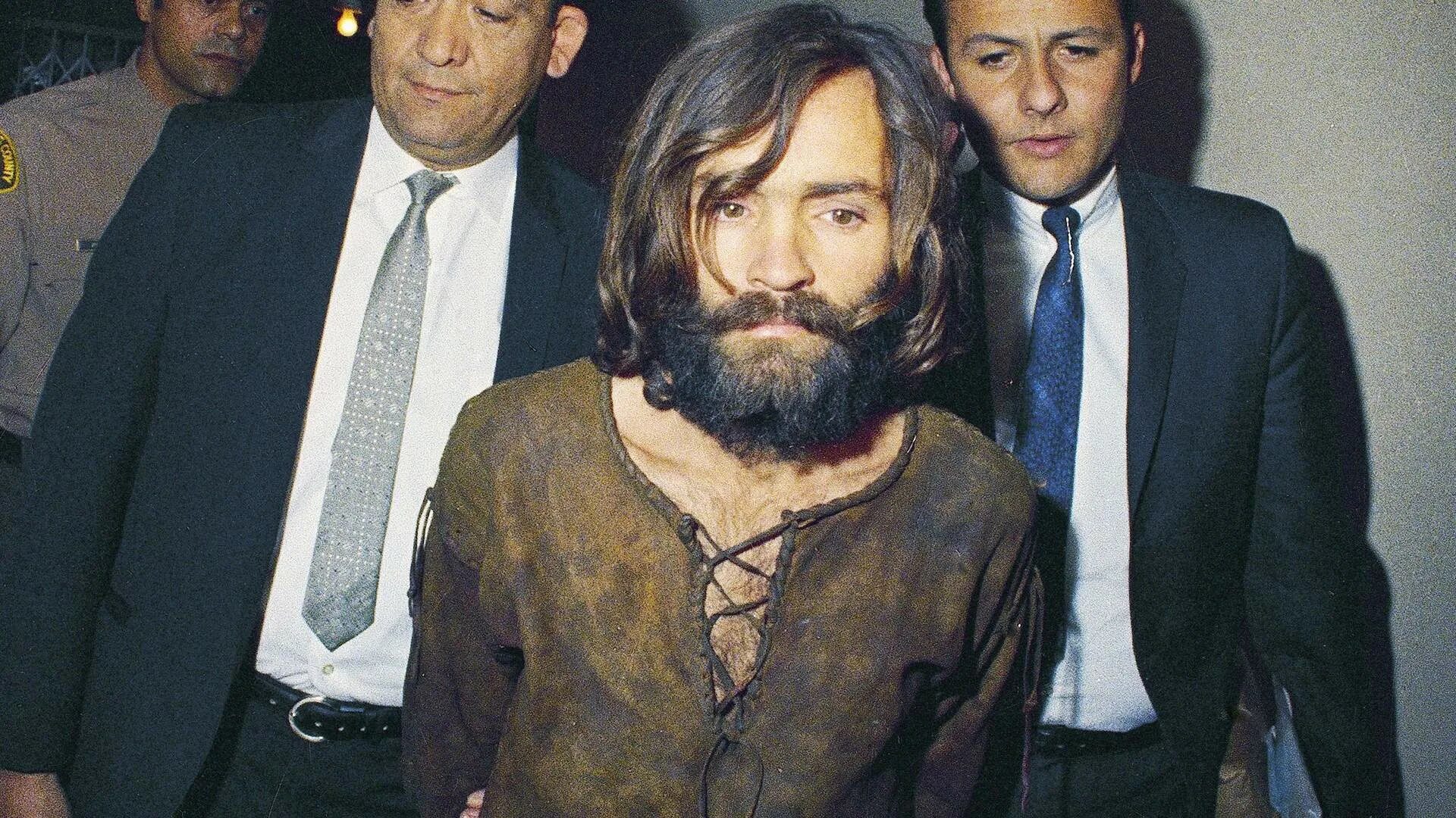 13 секта. Чарльз мэнсон 1969. Чарли мэнсон интервью. Чарльз мэнсон. Секта мэнсона презентация.