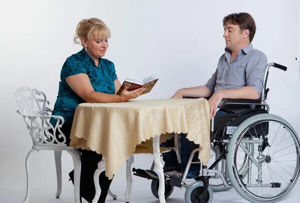 Уход за инвалидом 1. Пожилые люди и инвалиды. Инвалид 1 группы. Ухаживающий за инвалидом 1 группы. Нетрудоспособные граждане это.