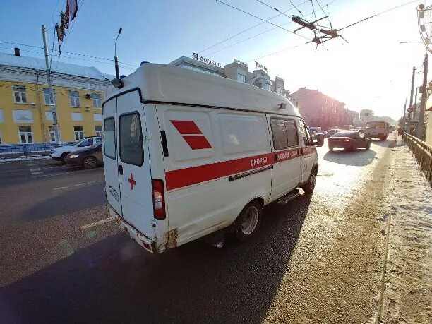 Автомобиль скорой помощи. Авто скорой помощи. Авария на октябрьской тула. Дтп скорая тульская площадь. Дтп в туле на улице кутузова.
