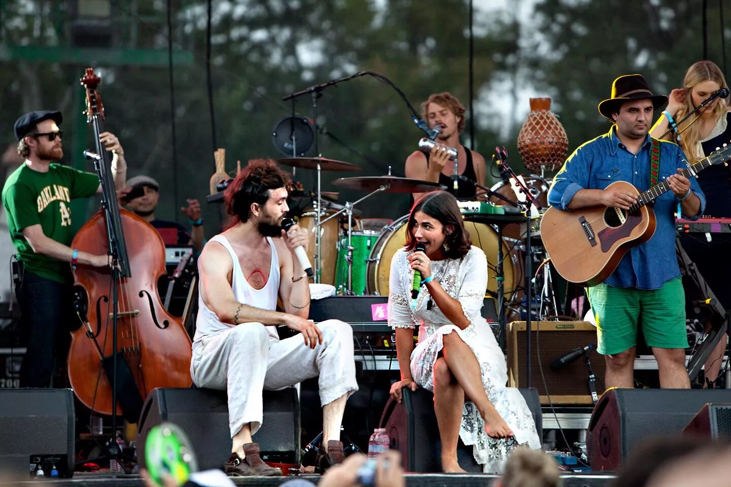 Edward sharpe and the magnetic zeros home. Edward sharpe photo. Home edward sharpe. Home edward sharpe. Песня home edward sharpe and the magnetic.
