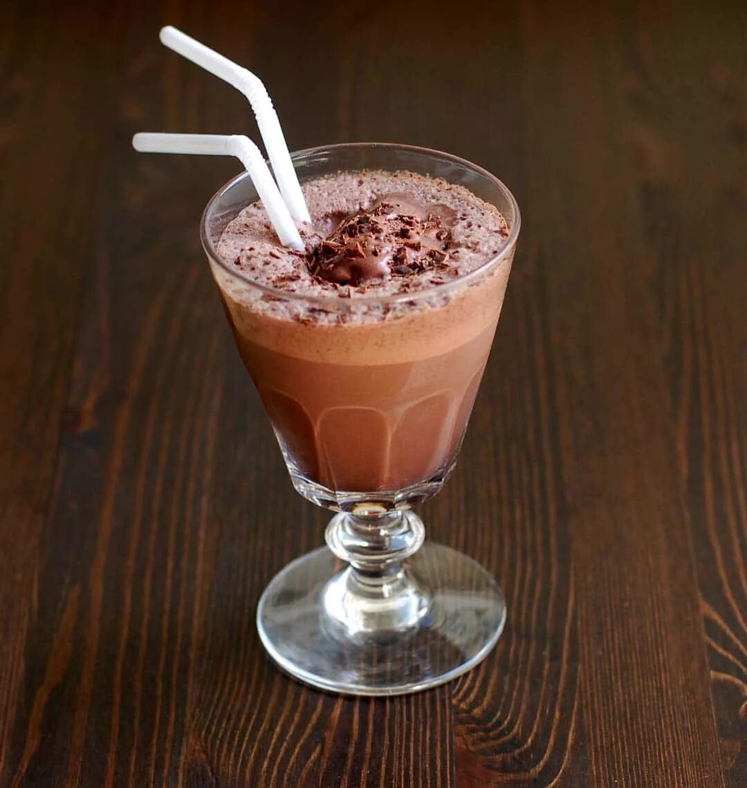 коктейль шоколадный. коктейль шоколад. шоколадный милкшейк. шоколадный милкшейк. милк шейк коктейль шоколадный.