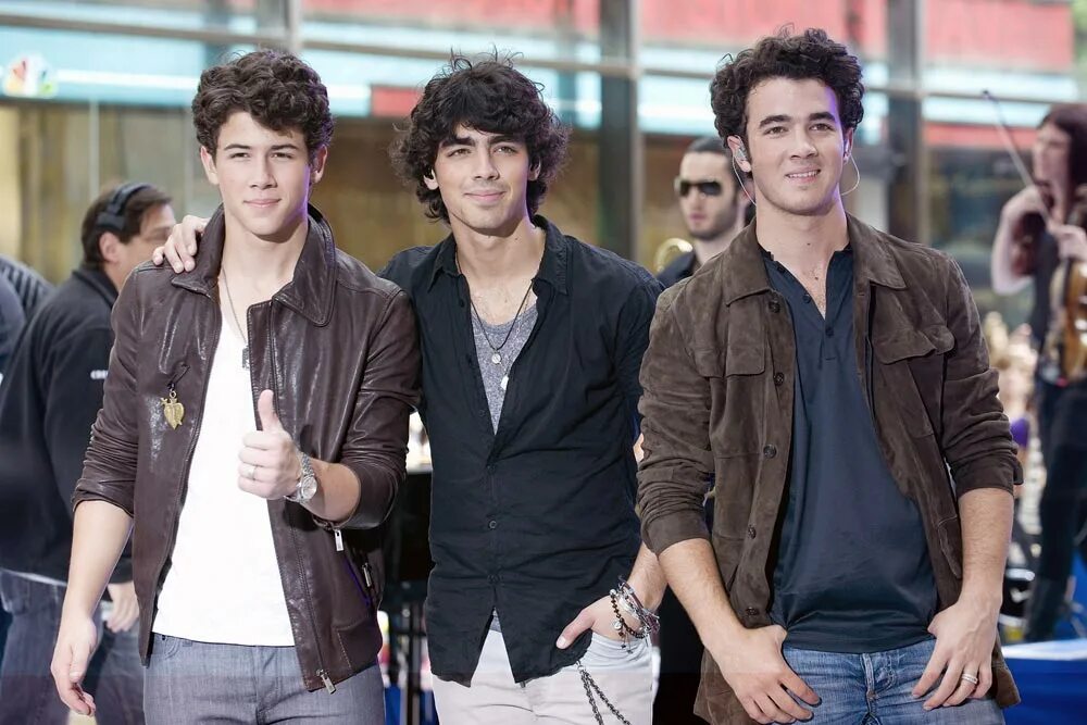 Because we are brothers. Kevin Jonas. Братья Джонас Кевин. Пол Кевин Джонас. Jonas brothers привидение.