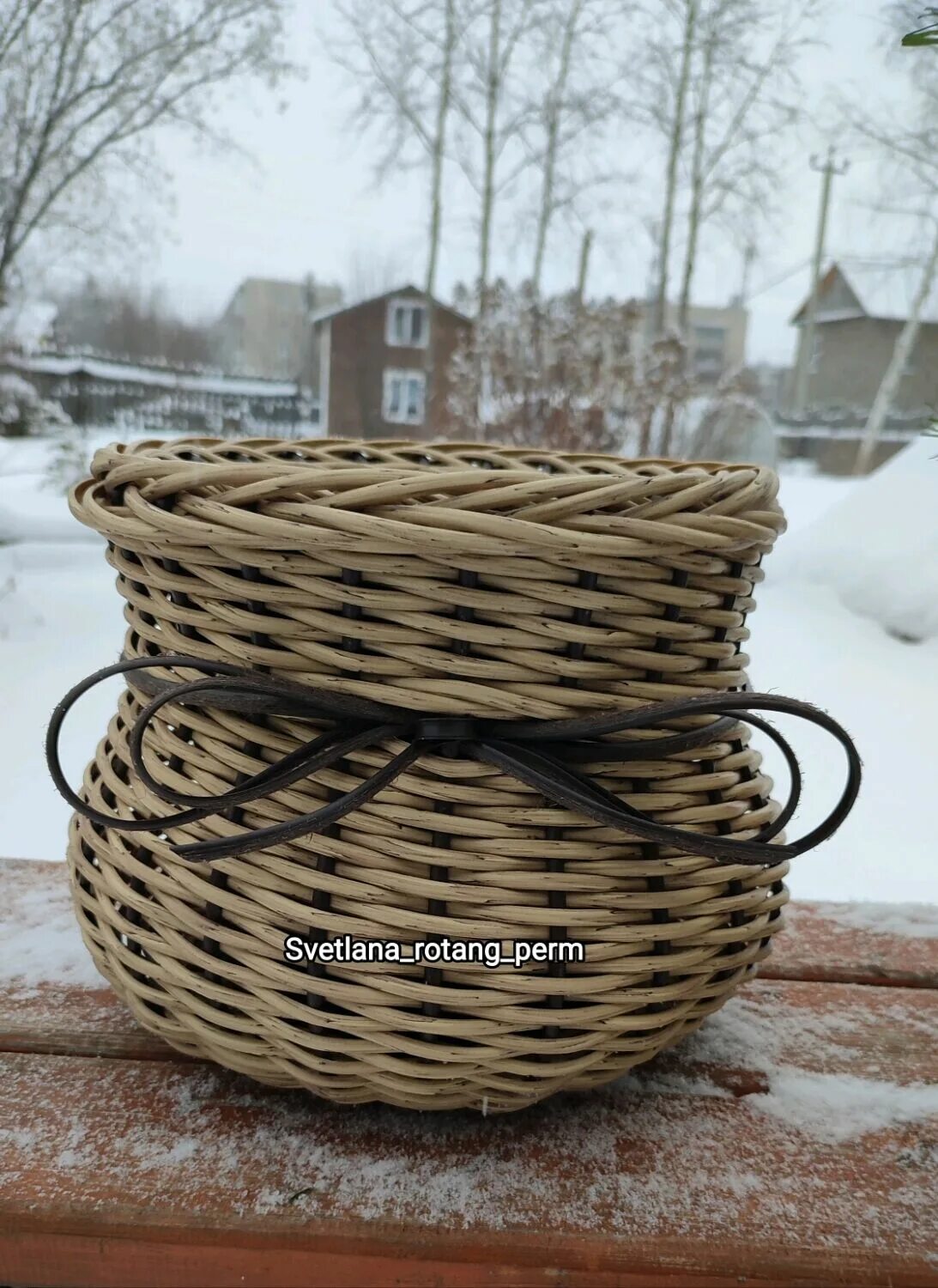 Горшок лоза керамика. Кашпо из бумажных трубочек. Подвесные плетеные горшки. Подвесное плетеное кашпо для цветов. Кувшин из бумажных трубочек.