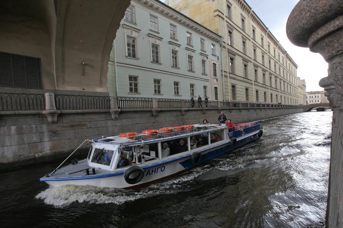 Экскурсия по рекам и каналам Санкт-Петербурга. По рекам и каналам СПБ. Канал реки. Питер речные прогулки. Спб речные прогулки по каналам