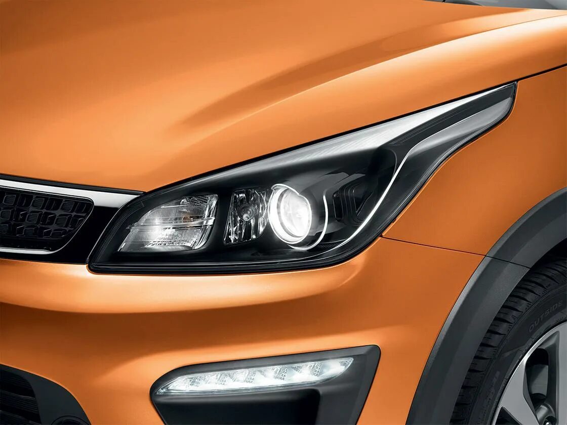 Фото KIA Rio X - Фары с "хвостиками" стали новой фирменной чертой модели Rio