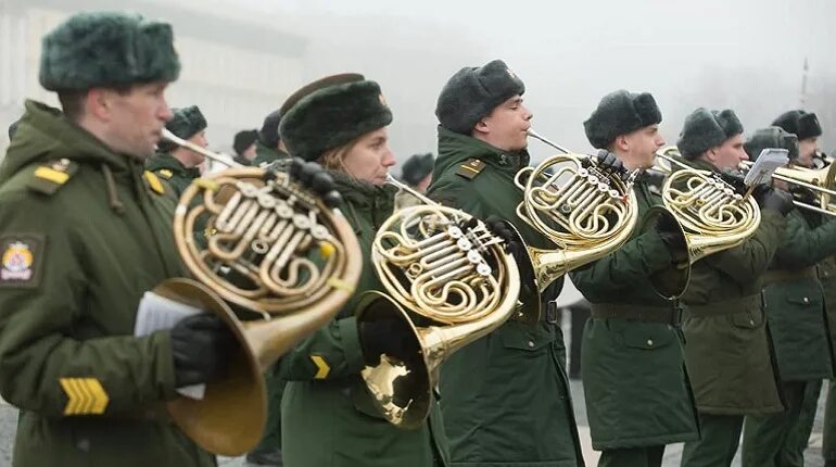 14 мая в россии. Форма военного оркестра. Военный оркестр марш. Оркестр морской пехоты. Атрибуты военного оркестра.