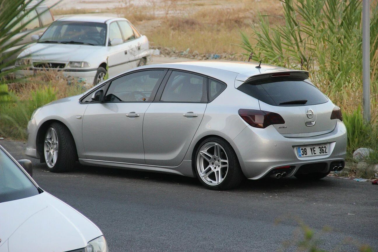 Обвесы opel. Opel Astra j хэтчбек. Opel Astra j Tuning. Opel Astra j 2015 хэтчбек в обвесах.