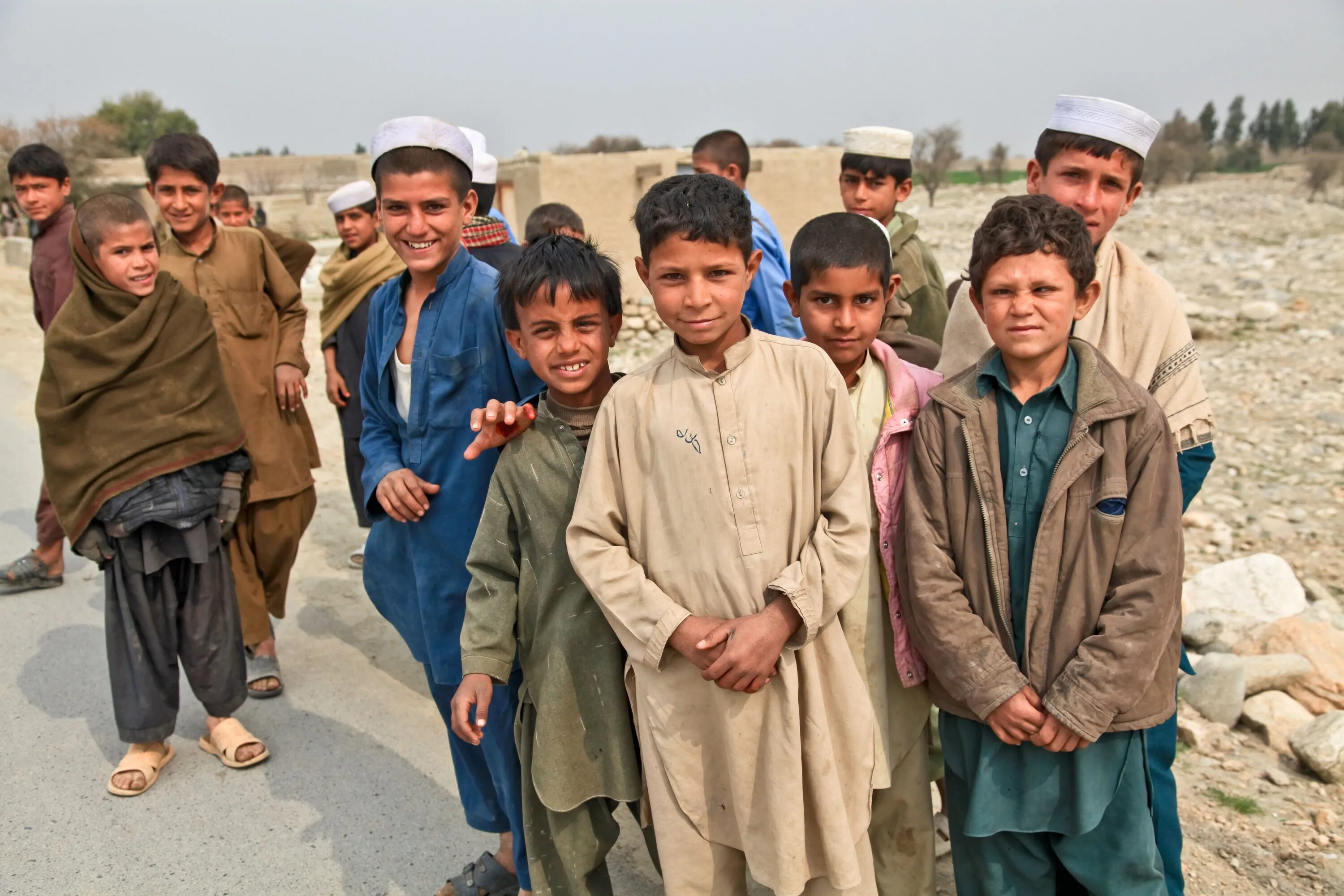 Мирные жители дети. Пуштуны пуштуны. Пуштуны Афганистана. Население Афганистана пуштуны. Жители Афганистана.