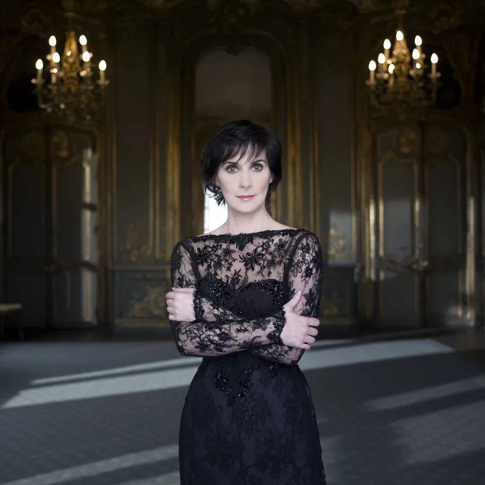 Эния бреннан. Enya певица. Dark sky island эния. Enya music. Эния 1980.