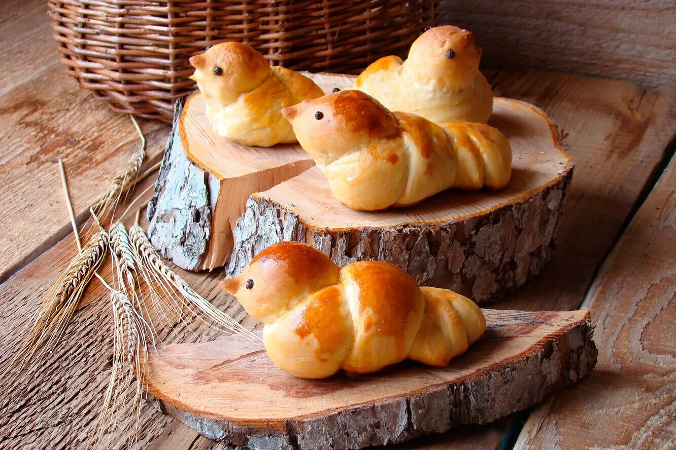 когда пекут жаворонков в 2024. жаворонки на 40 мучеников севастийских. обрядовое печенье жаворонки. когда пекут жаворонков в 2024. когда пекут жаворонков в 2024.