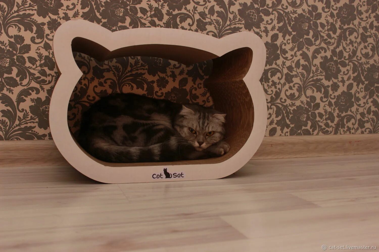 Cat set. Когтеточка лежанка для кошек из гофрокартона. изделия из гофрокартона для кошек. cat set когтеточки. картонная когтеточка &quot;cat&#039;s smile&quot;, 45*23*31 см.