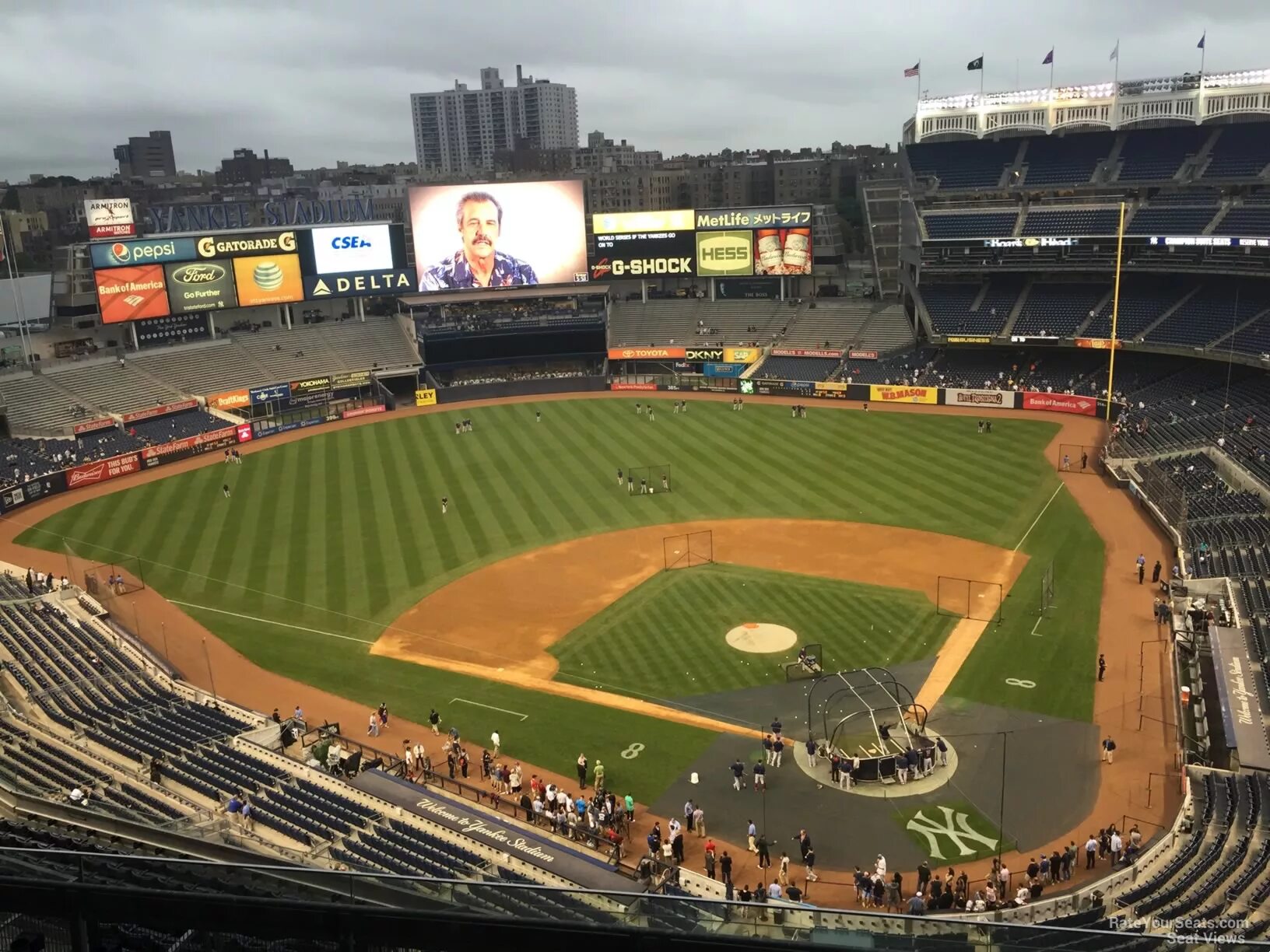 Yankee stadium. Yankee stadium старый и новый. обложка альбома stadium. damaged stadium. средний город и янки сити.