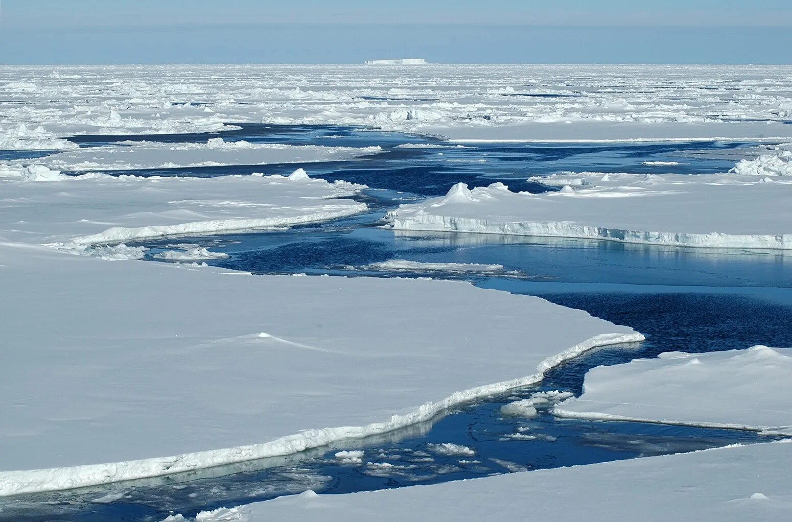 Спят подо льдом моря