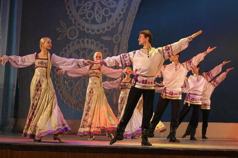 Музыкальная культура белоруссии. Лирический танец. Русский лирический танец бальный. Татарский лирический танец описание. Русский лирический танец музыка.