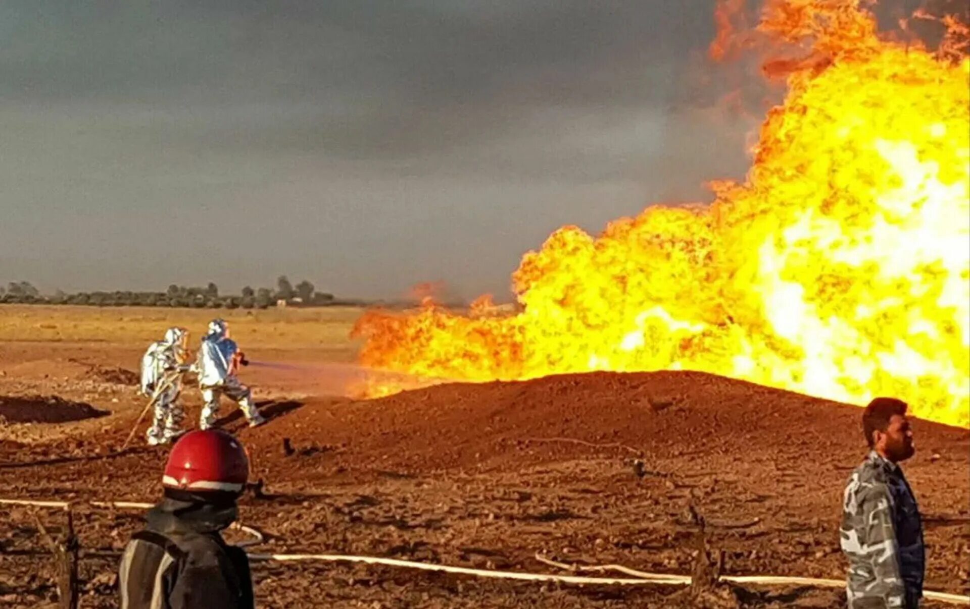 Подрыв нефтепровода. Пожар на газопроводе.