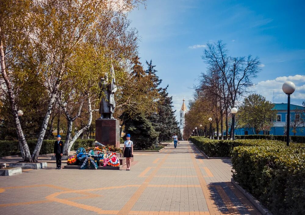 Работа алексеевка белгородская область. Алексеевка (город, Белгородская область). Вечный огонь Алексеевка Белгородская область. Сквер имени Гагарина Алексеевка Белгородская область. Белгород город Алексеевка.