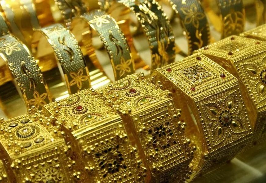 Интернет золотых украшений. Золотой рынок Gold Souk. Серьги Дубайский золотой рынок. Изделия из Дубайского золота. Золотые украшения в Эмиратах.