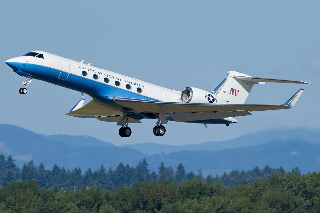 37 c f. Gulfstream c-37a. Гольфстрим c 37. C-37 самолет. Gulfstream Air Force.