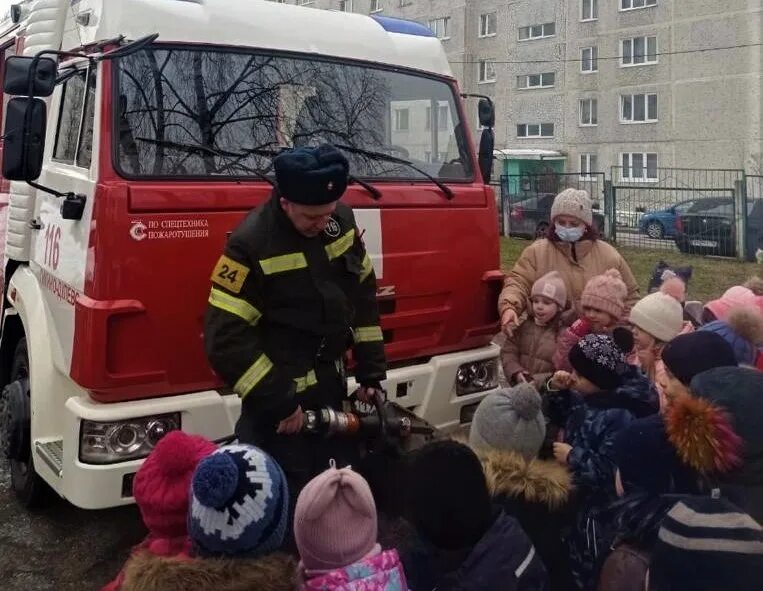 Новости орехово зуево свежие сегодня последние происшествия. Пожарка Орехово-Зуево. Пожарные России. МЧС для детей. Российский пожарка Орехово-Зуево.