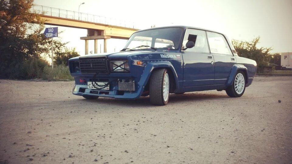 Жигули ваз 2107 корч. 2105 корч. 2105 корч. Ваз 2105 дрифт корч. Lada 2105 дрифт.