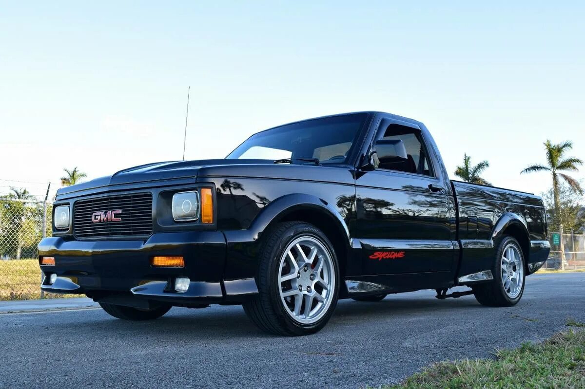 GMC Syclone 1991. 1992 GMC Typhoon. GMC Typhoon 1993.